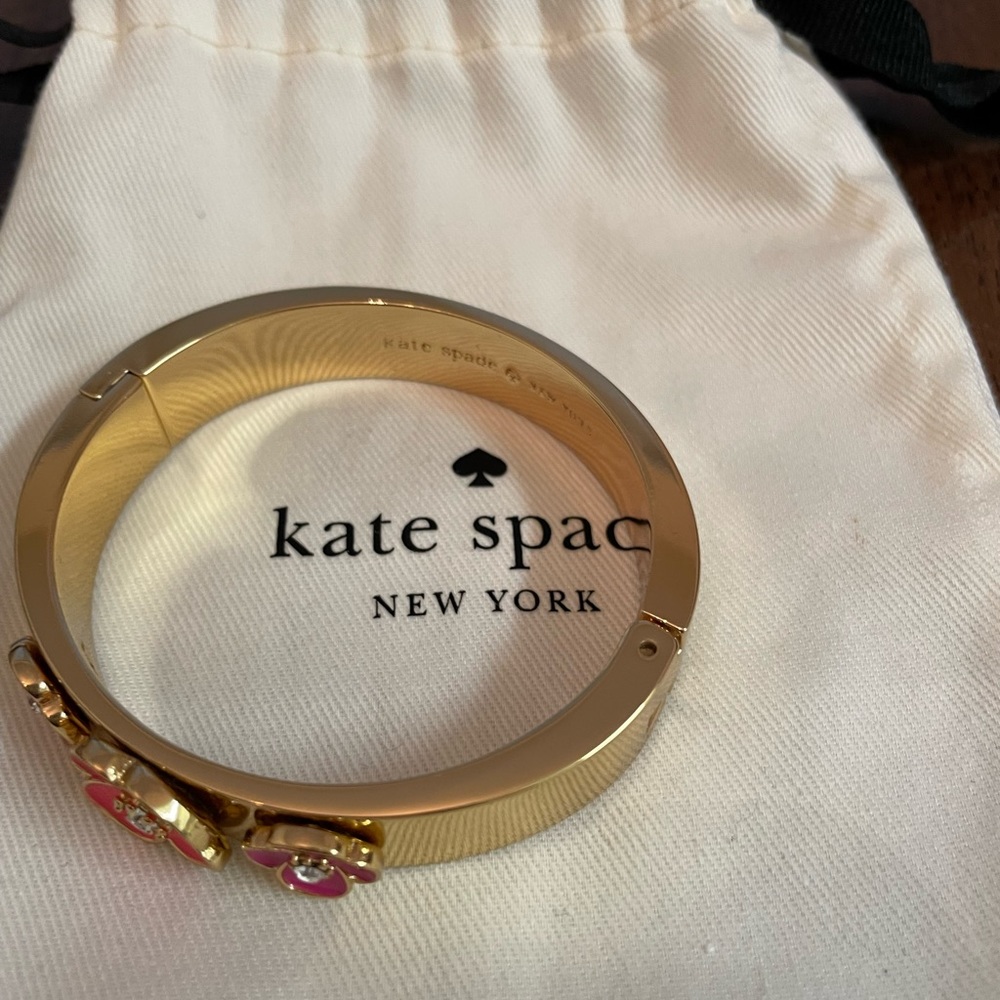 Kate Spade gold bangle with floral detail - Picture 4 of 4